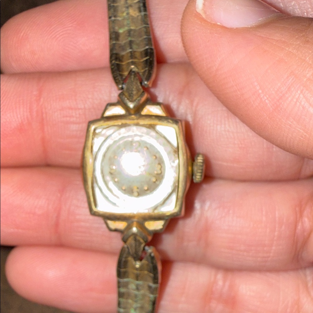 Vintage Gold-Tone Women's Bracelet Watch with Cream Dial - Picture 3 of 7